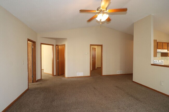 Building Photo - Spacious Duplex for Rent
