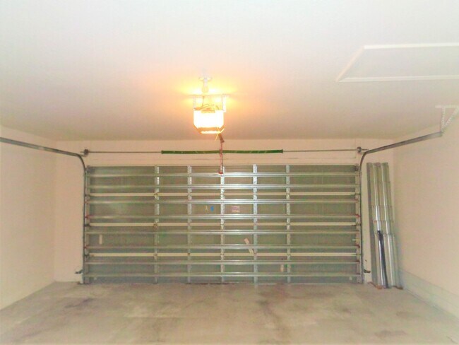 Building Photo - 1636 Pointe W Wy
