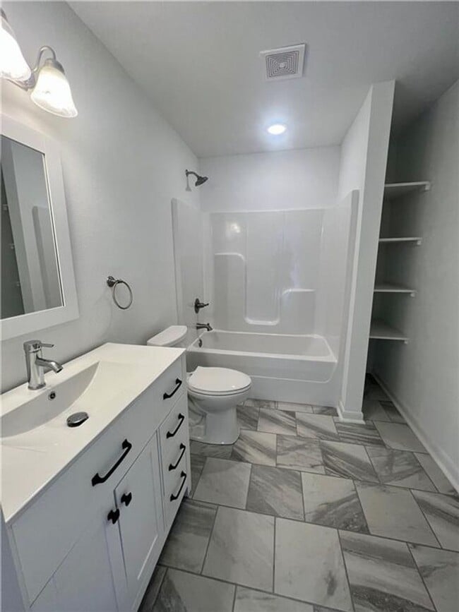 Building Photo - 806 NW 10th St