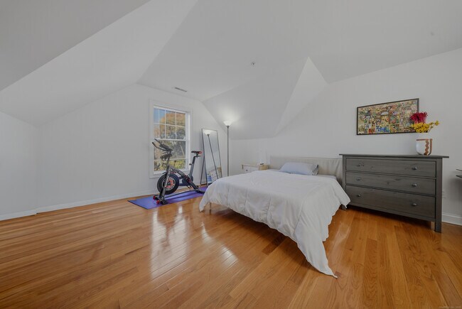 Building Photo - 1707 Summer St