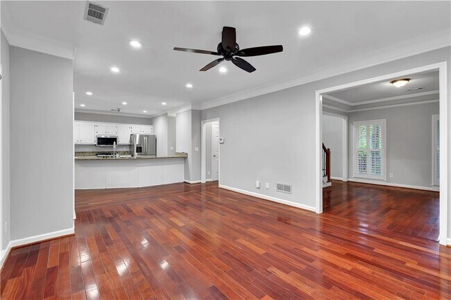 Building Photo - 4825 Chesterfield Ct