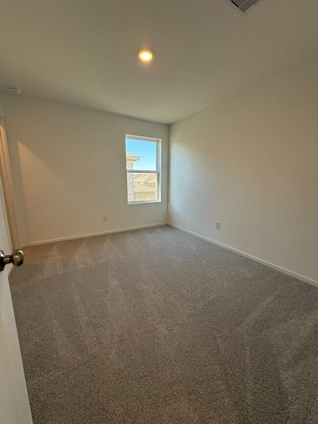 Building Photo - 3093 Fantasy Ter Dr