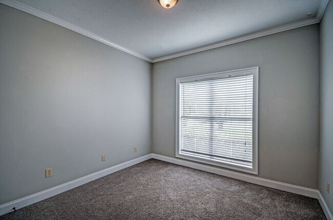 Building Photo - 123 Cedar Green Dr