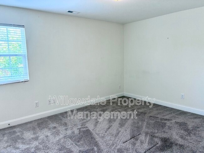Building Photo - 100 Spring Pine Ln