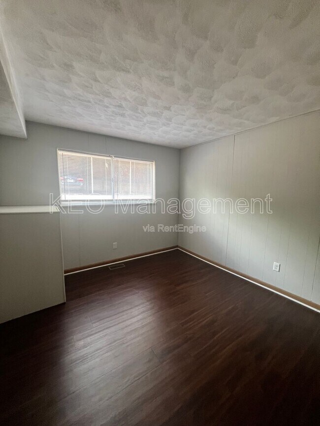 Building Photo - 3813 Briar Pl