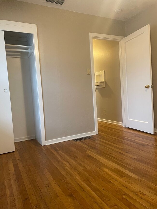 Building Photo - Single Family Home in East Sacramento