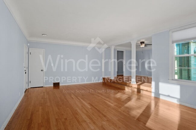 Building Photo - South Hill Charm