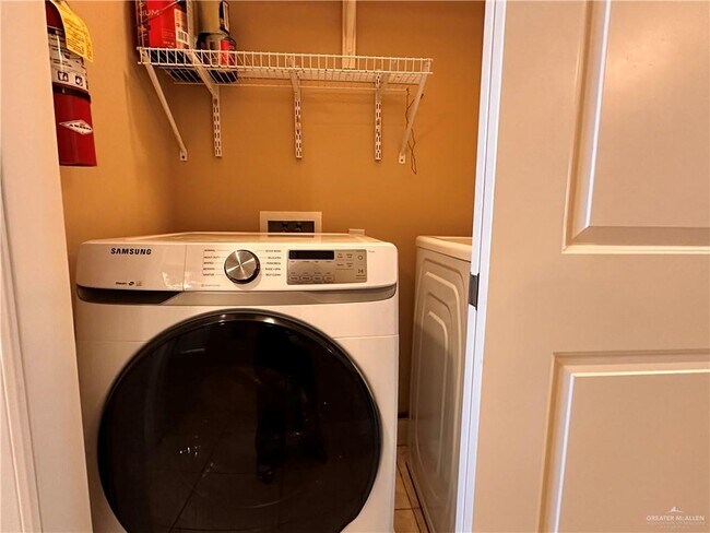 Building Photo - 15 Keeton Ave E