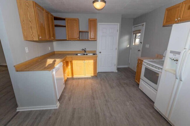 Building Photo - 3798 Rutledge Dr