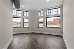 Building Photo - 409 Main St