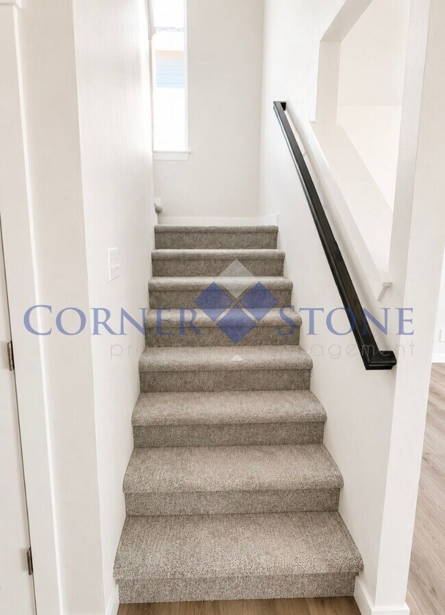 Building Photo - Brand New Home with Stunning Finishes!
