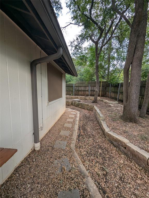 Building Photo - 2203 Western Trails Blvd