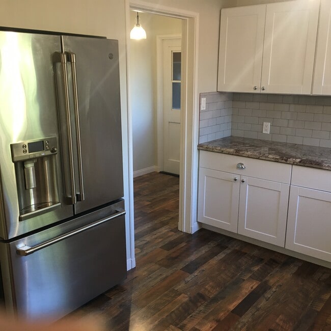 Building Photo - 5650 Rhodes Ave