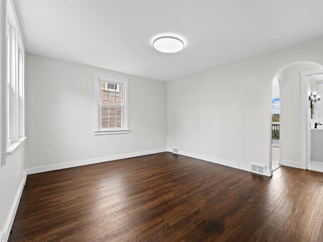 Building Photo - Beautifully Renovated 3-Bedroom, 1.5-Bath Home with Modern Kitchen & Driveway Parking in Mt. Ephr...