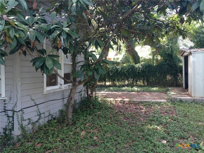 Building Photo - 301 Cardinal St