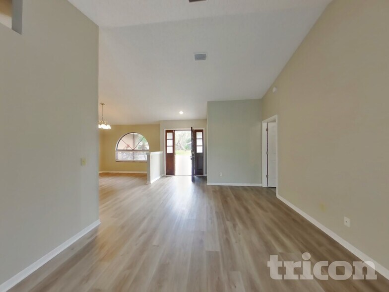 Building Photo - 3213 Stevenson St