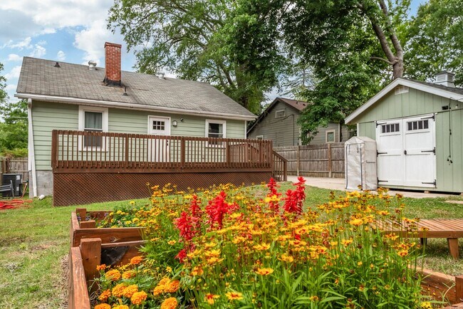 Building Photo - Cute 3 BR Bungalow with Backyard Oasis!
