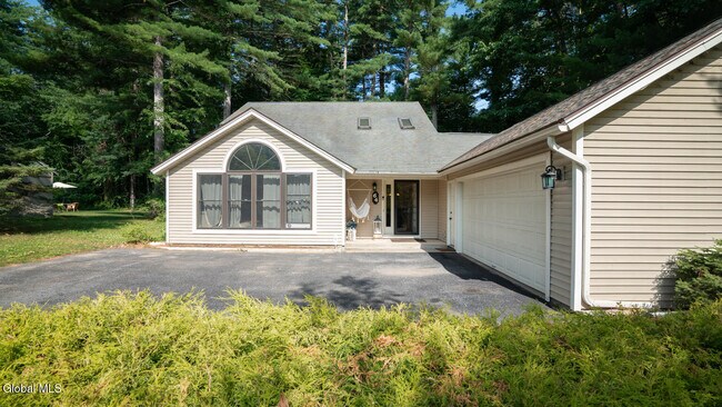 Building Photo - 64 Meadow Rue Pl