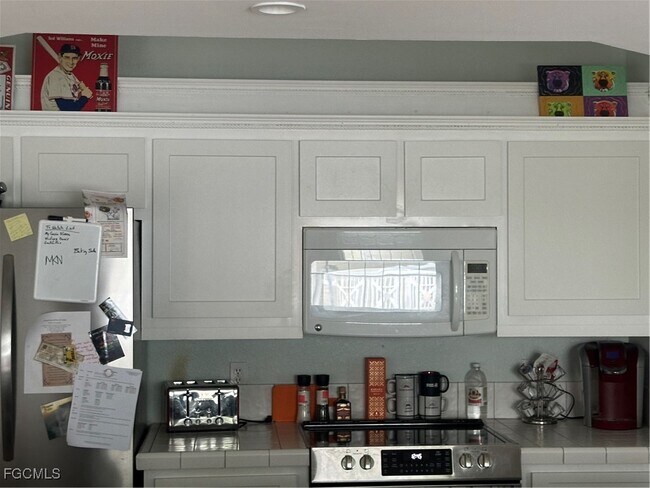 Building Photo - 950 Moody Rd