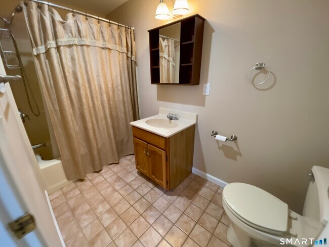 Building Photo - 65 Sandpiper Crescent