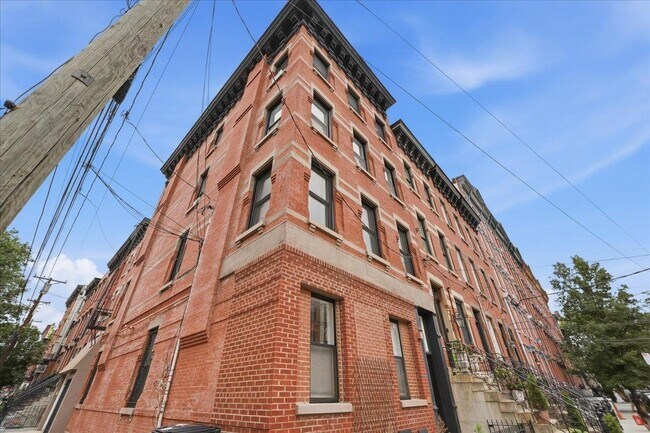 Building Photo - 941 Garden St
