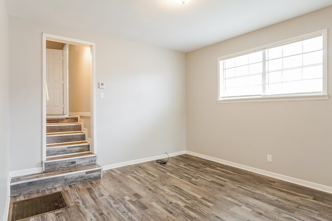 Building Photo - 608 Jerry Coleman St