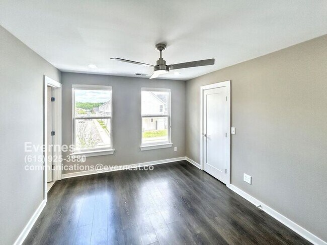 Building Photo - Lovely 3-Bedroom Townhome in a Convenient ...