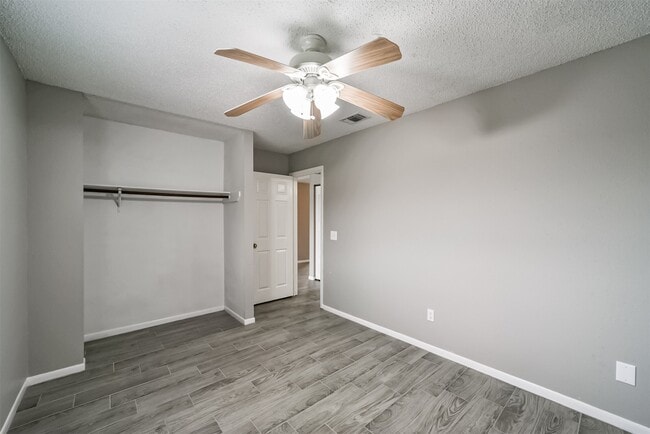 Building Photo - 1613 Brook Meadow Dr