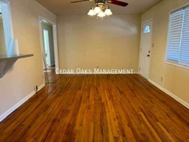 Building Photo - 217 Perry Ln