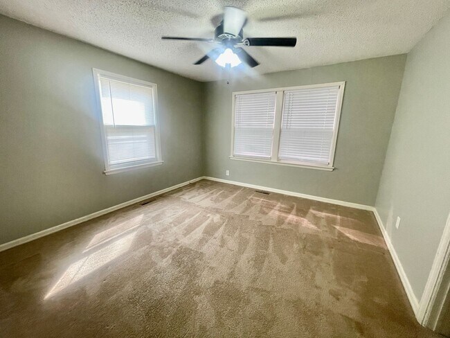 Building Photo - 1710 South Ave