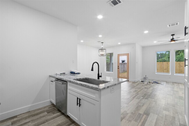 Building Photo - 6623 Cohn St