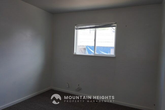 Building Photo - 3760 S 200 E
