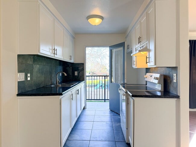 Building Photo - Ventura | 2 Bed + 1 Bath | Shenandoah Penthouse