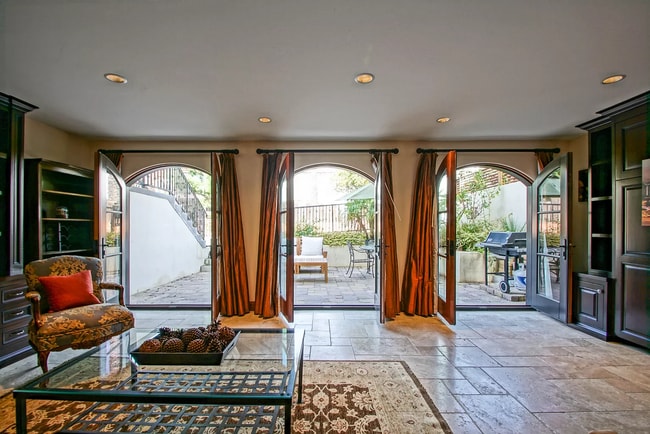 Building Photo - LUXURIOUS & FULLY FURNISHED, 2800 SQ FT WALKSTREET HOME W/ GREAT OCEAN VIEWS, LARGE DECK, 3 BALCO...