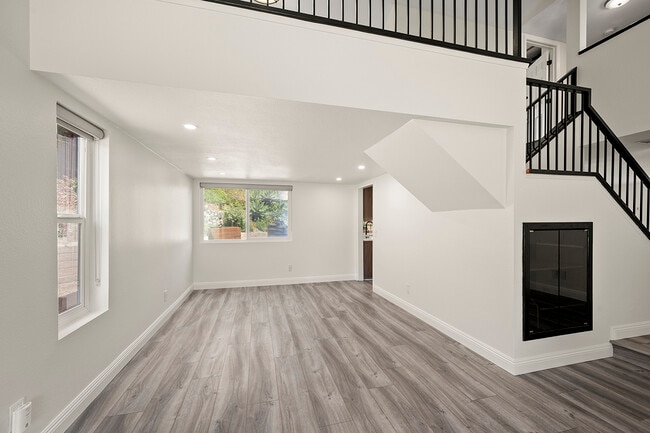 Building Photo - 10518 Pine Grove St