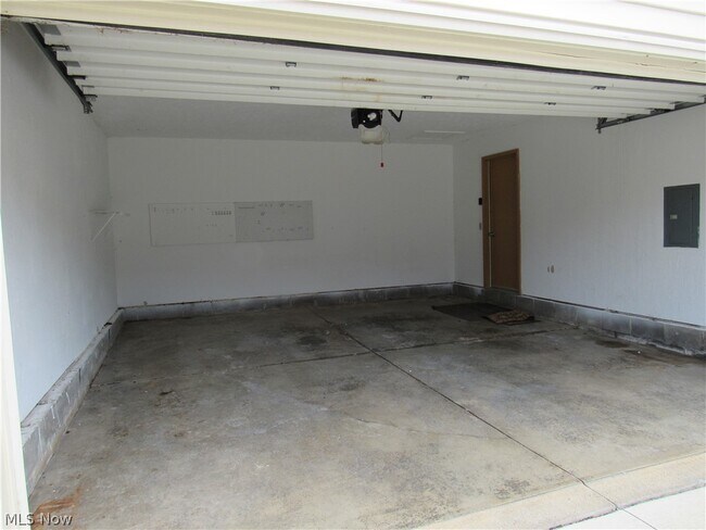 Building Photo - 7155 Auburn Rd