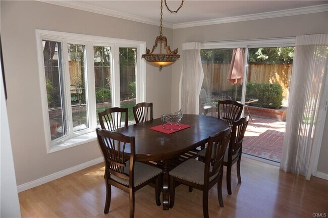 Building Photo - 12 Holly St