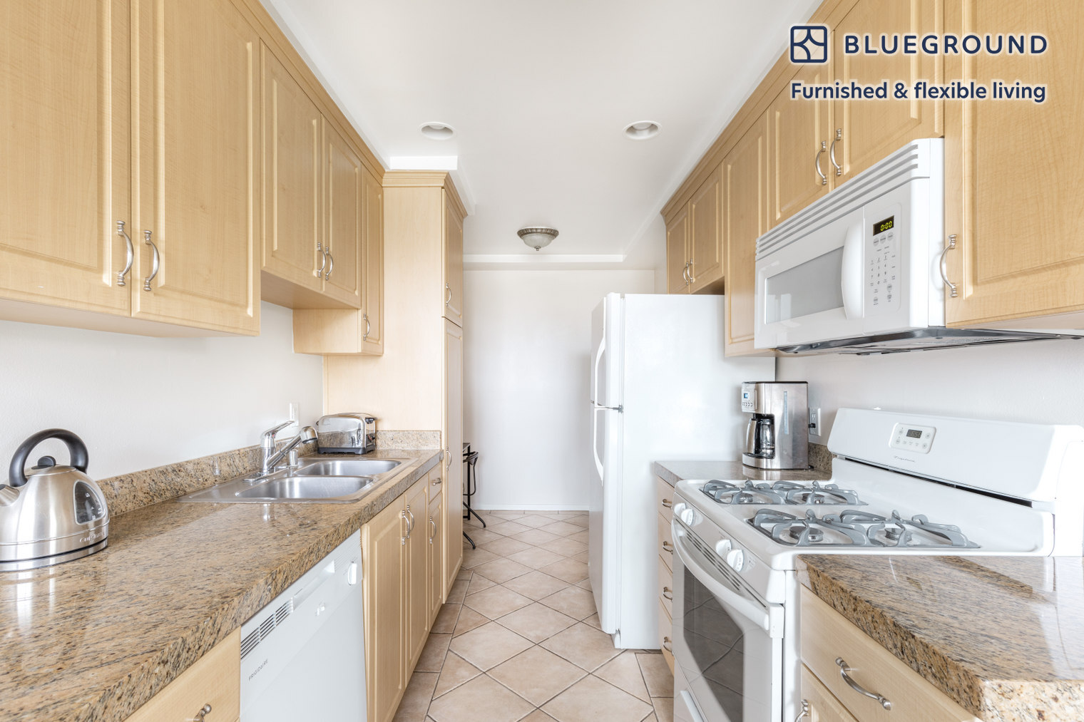 Building Photo - 467 S Arnaz Dr