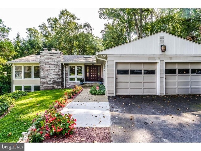 Building Photo - 100 Tudor Ln