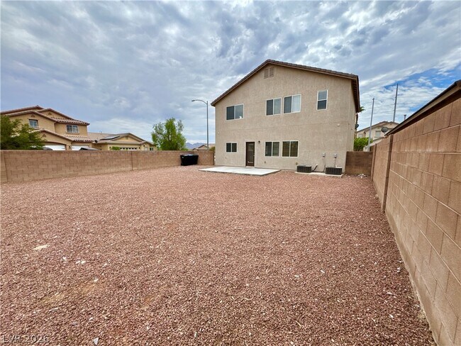 Building Photo - 2920 Bridleton Ave