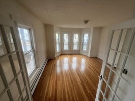 Building Photo - 75 1/2 Kinsley St