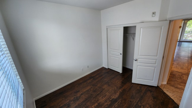 Building Photo - 4300 Newton Ave