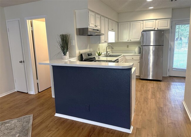 Building Photo - 503 Algerita Dr