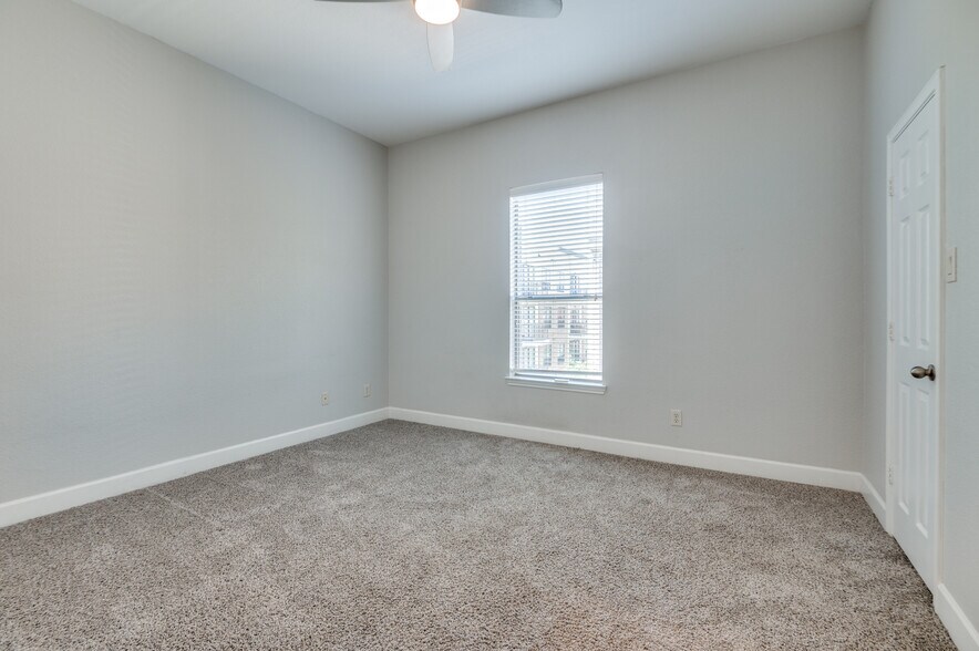 Building Photo - 909 City Side Ln