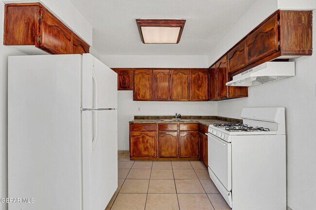 Building Photo - 10068 Oakwood Dr