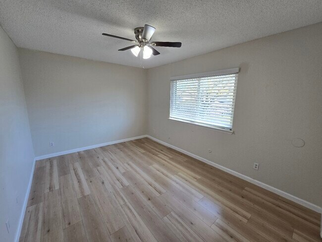 Building Photo - 5640 Birchmont Dr