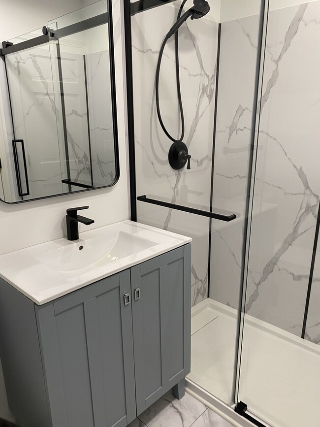 Building Photo - 1346 Leverenz Rd