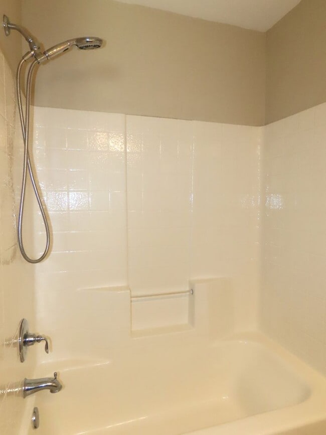 Building Photo - Gorgeous 3 Bedroom, 2 Bath Home in Flint!