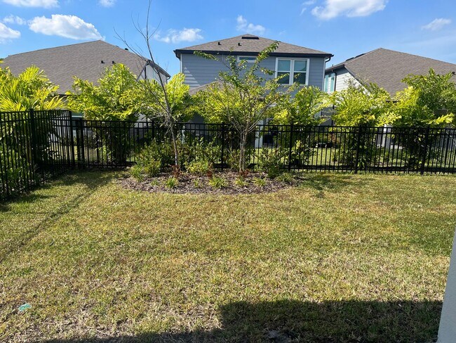 Building Photo - Beautiful home located in desirable Waters...