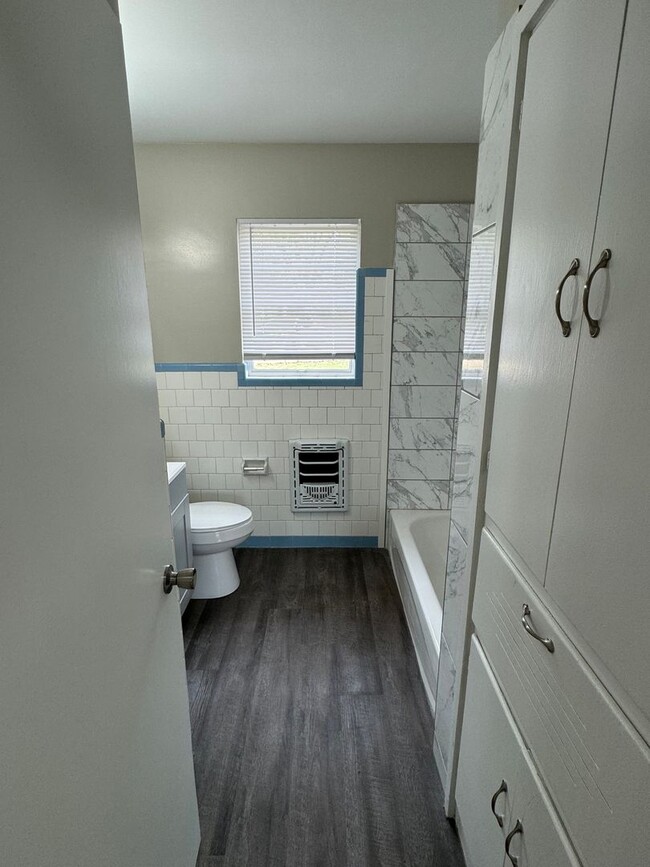 Building Photo - Stunning 3-Bedroom